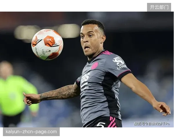 国内球迷的高期望与外界的普遍低估形成反差，球队需有效进行压力管理。